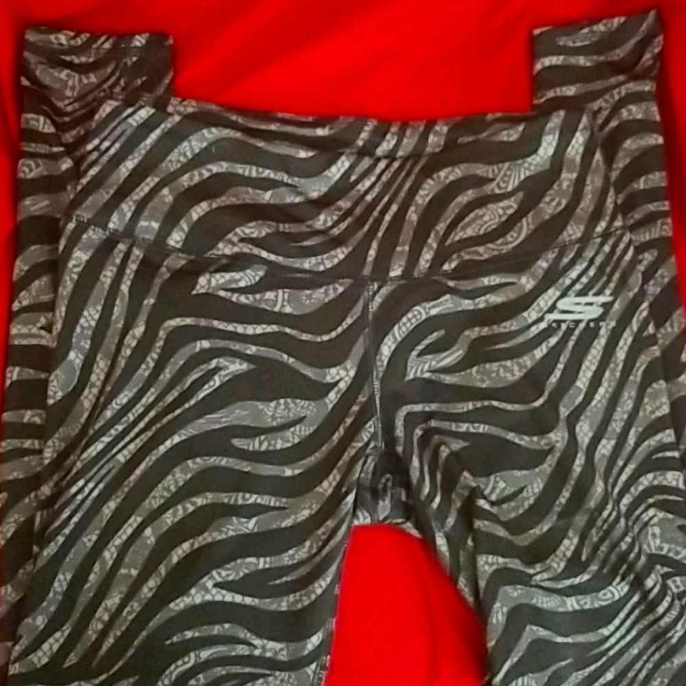Skechers tribal design leggings